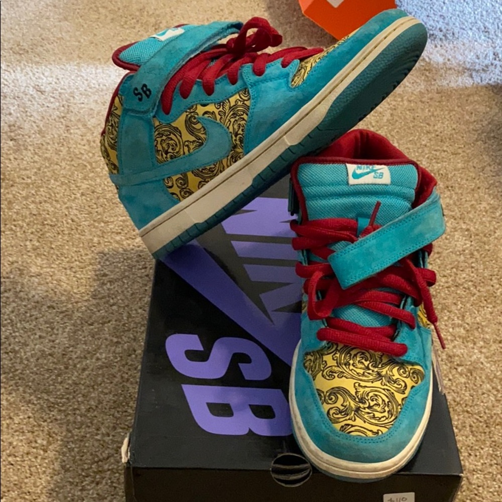 Nike Dunk Mid Premium SB “Peacock”